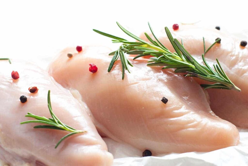 Rohes Hähnchenfleisch oft mit Durchfallerregern belastet!