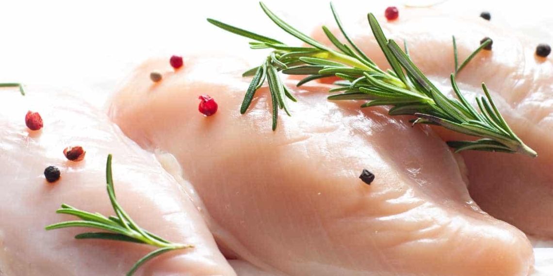 Rohes Hähnchenfleisch oft mit Durchfallerregern belastet!