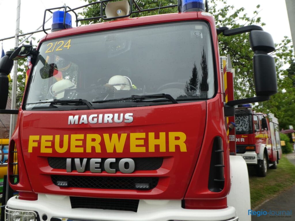 Brand in Bildstock fordert Einsatzkräfte 8 Ein Löschfahrzeug der Feuerwehr Friedrichsthal