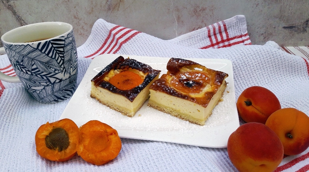 Aprikosen Quarkkuchen fertig zum Essen