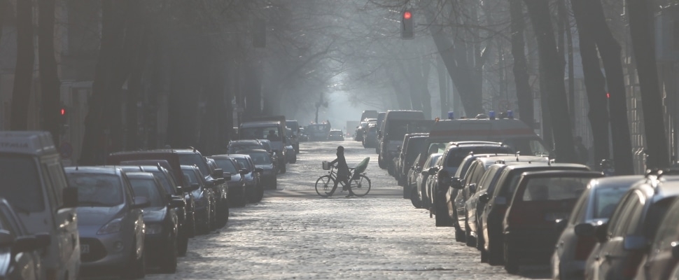 Parkende Autos in einer Straße, über dts