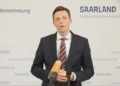 Tobias Hans beim Videostatement am Abend (14.10.2020) | Bild: Livestream Facebook