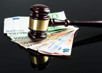 Geld Gericht Betrug