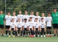 Die neue C-Jugend mit den Trainern Sascha Müller (links) und Philipp Mersdorf | Bild: Verein