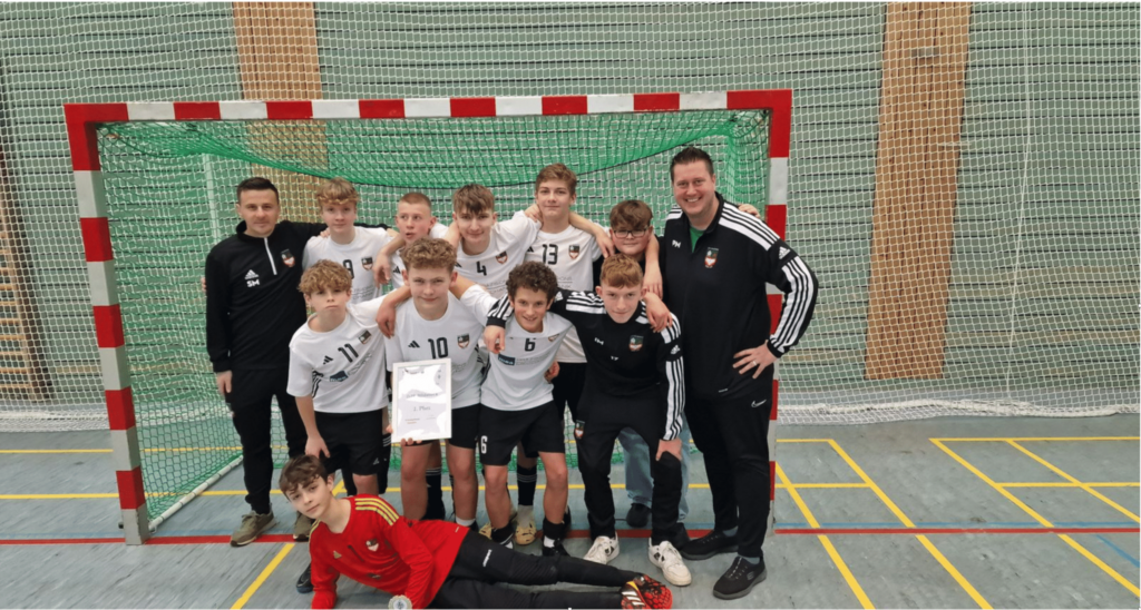 C-Jugend mit ihren Trainern Sascha Müller und Philipp Mersdorf