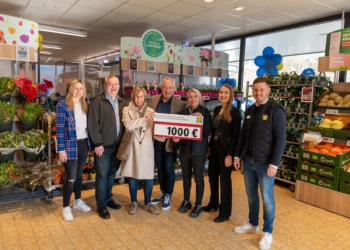 Bürgermeister Jung, Mitglieder des Fördervereins & die Filialleitung von Lidl