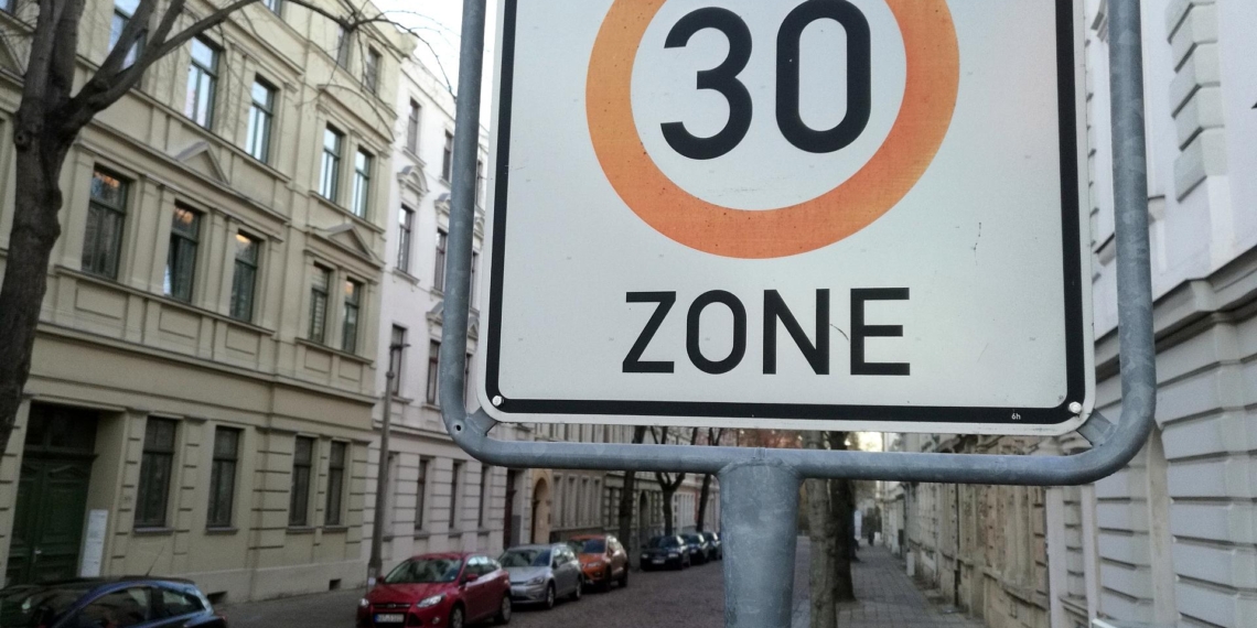 Tempo-30-Zone (Archiv), via dts