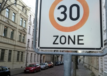 Tempo-30-Zone (Archiv), via dts