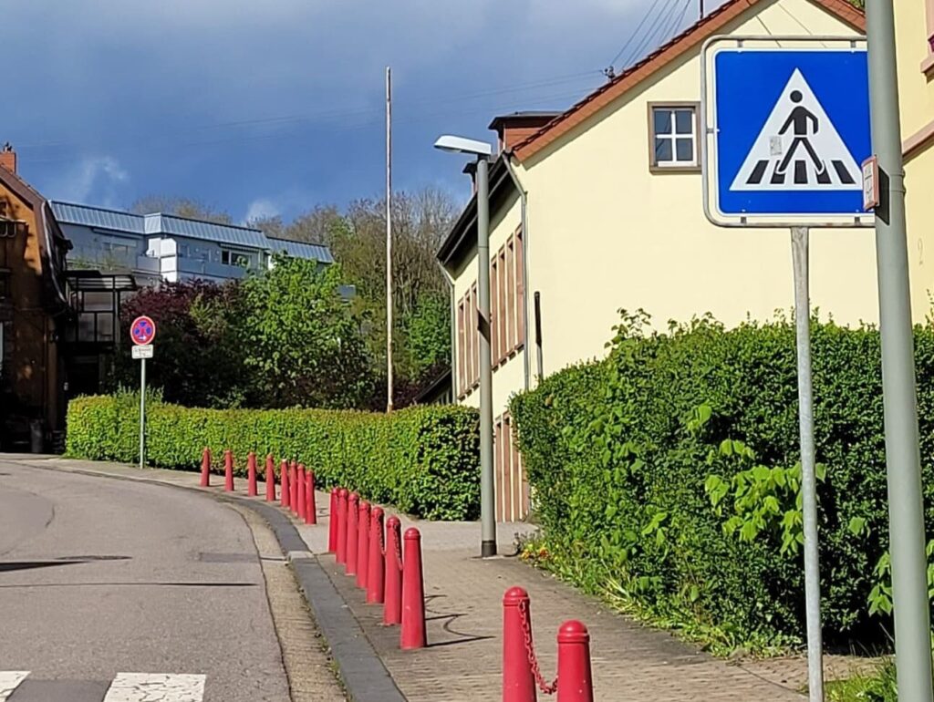 Neue Beschilderung an der Bismarckschule kommt 14 Die Grundschule in Friedrichsthal | Bild: Klein