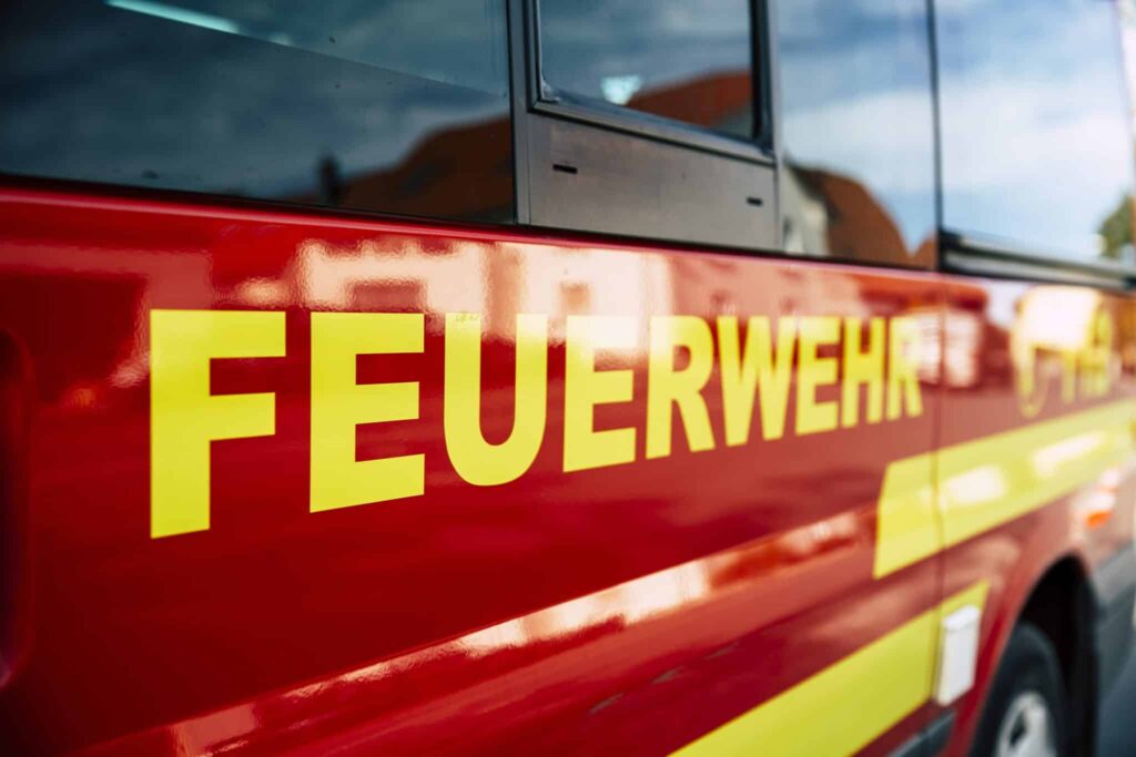 EIL: Quierschied: Drohender Dammbruch - Fahrzeuge entfernen 8 Feuerwehr