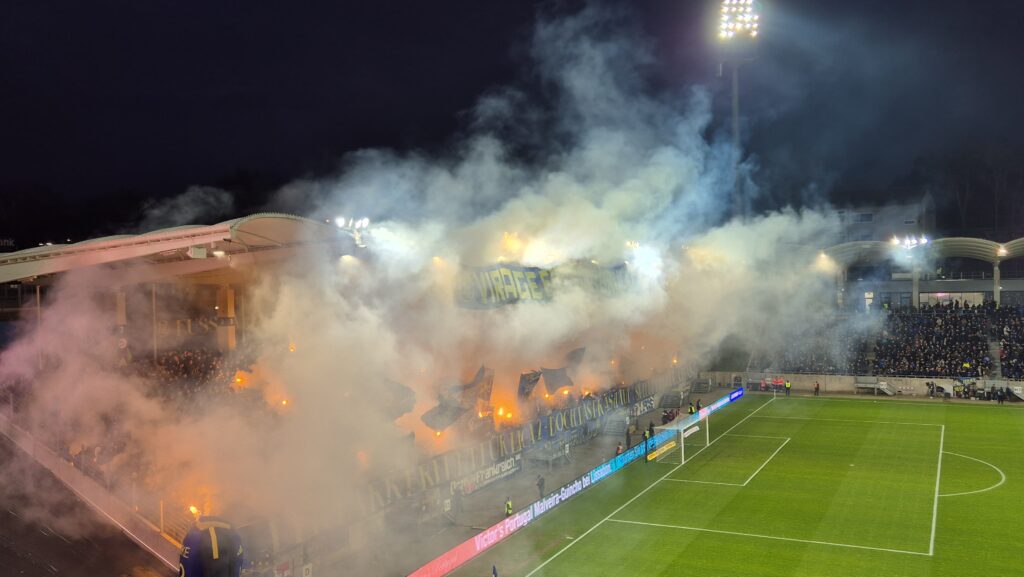 Die Virage-Est im Spiel gegen den VFB Stuttgart 2 am 14.03.2025