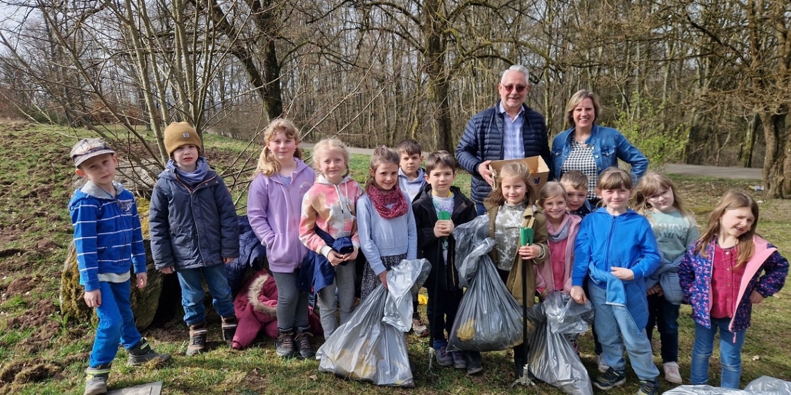 Die fleißigen Kinder, Frau Knorst & Bürgermeister Jung | Bild: Stadt Friedrichsthal