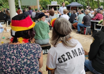 Public Viewing im Berliner Biergarten BRLO (Archiv)