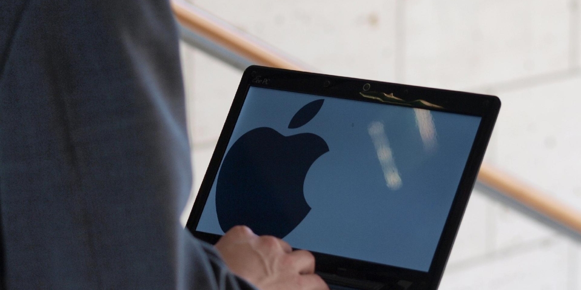 Apple-Logo auf einem Computer (Archiv)