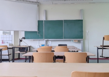 Klassenraum in einer Schule (Archiv)