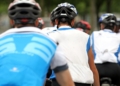 Rad-Rennfahrer mit Fahrradhelm (Archiv)