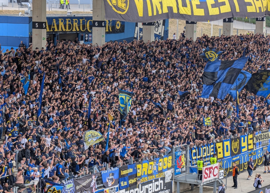 Die Virage-Est nach dem 2:1 durch Schmidt gegen Borussia Dortmund 2 | Bild: Regio-Journal