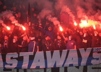 HSV-Fans mit Pyrotechnik (Archiv)