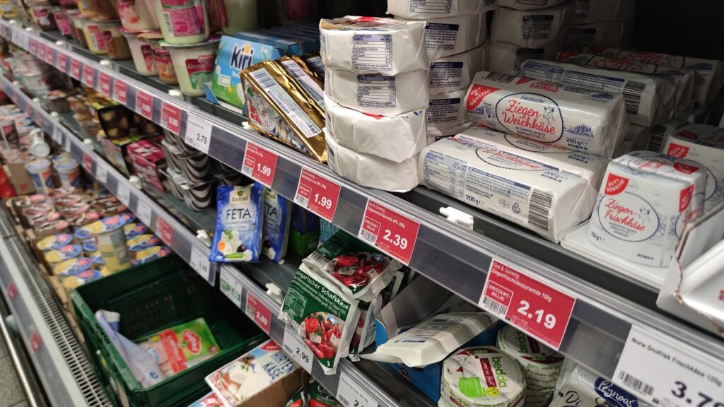 Käse im Supermarkt (Archiv)