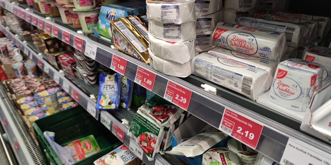 Käse im Supermarkt (Archiv)