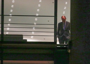 Friedrich Merz zum ersten Mal im Kanzlerbüro am 06.05.2025