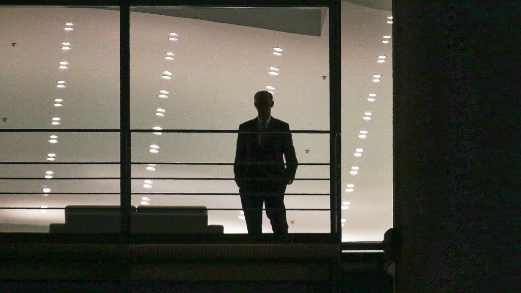 Merz telefoniert mit Selenskyj und bekräftigt Unterstützung 7 Friedrich Merz zum ersten Mal im Kanzlerbüro am 06.05.2025