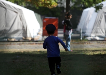 Flüchtlinge in einer `Zeltstadt` (Archiv)