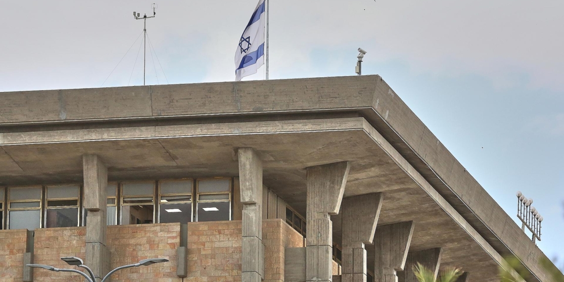 Israelische Fahne an der Knesset (Archiv)
