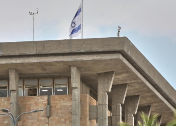 Israelische Fahne an der Knesset (Archiv)
