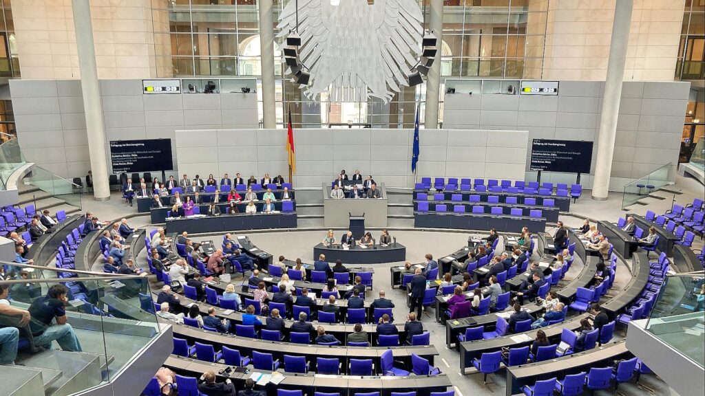 Bundestag beschließt milliardenschweres Investitionssofortprogramm 12 Bundestagssitzung am 25.06.2025
