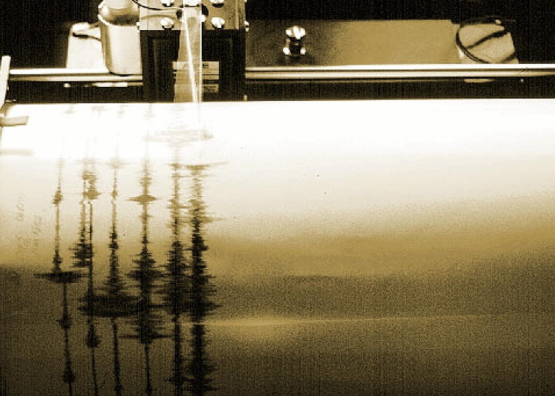 Seismograph bei der Aufzeichnung eines Erdbebens (Archiv)
