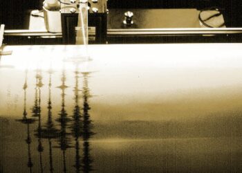 Seismograph bei der Aufzeichnung eines Erdbebens (Archiv)