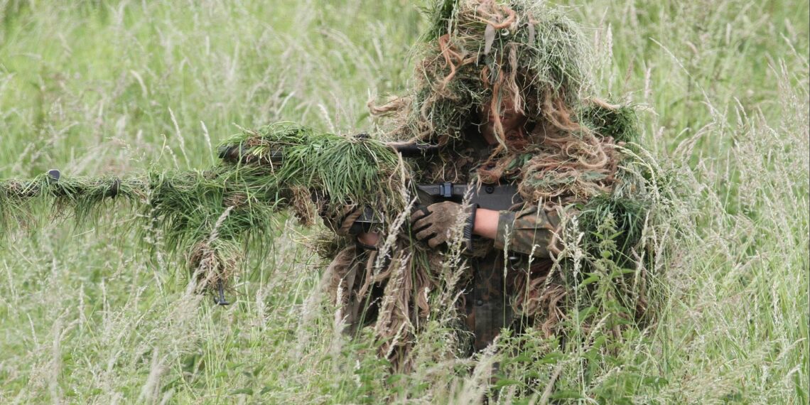 Getarnter Soldat (Archiv)