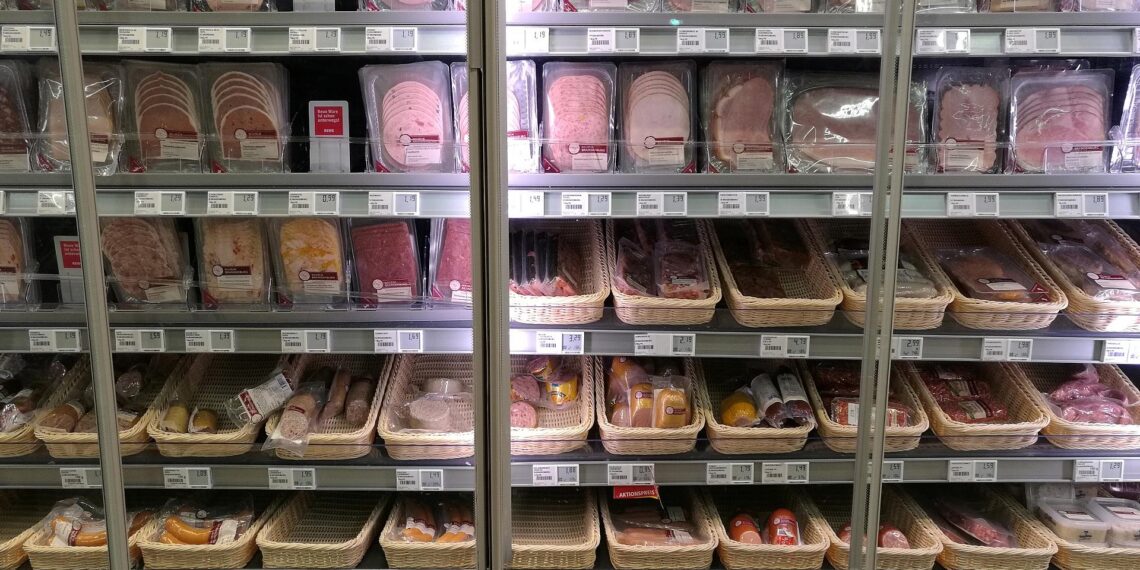 Fleisch und Wurst im Supermarkt (Archiv)