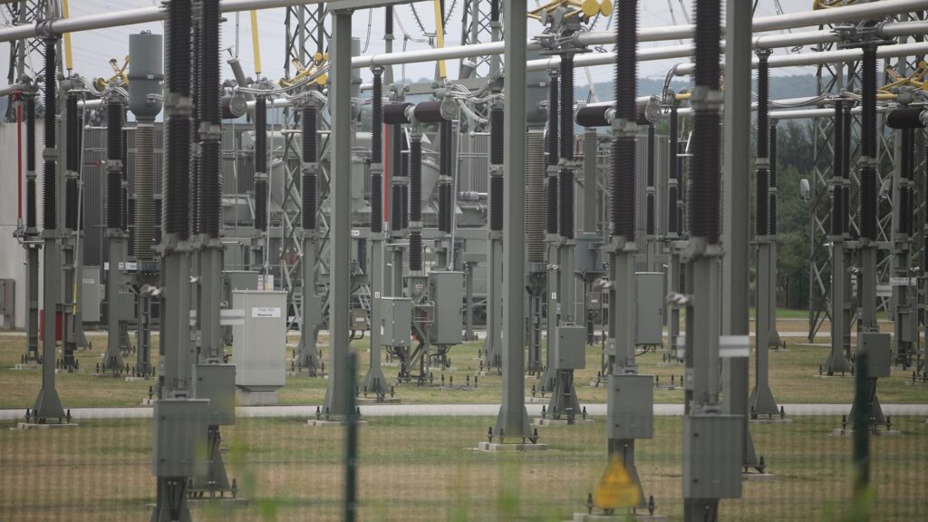 Hessen will Zeitplan zur Umsetzung der Stromsteuersenkung für alle 7 Umspannwerk (Archiv)