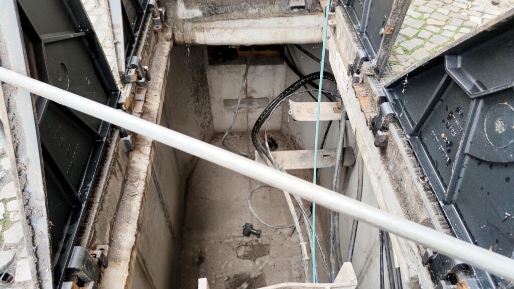 Studie: Infrastruktur-Investitionen bisher nicht zielgenau 14 Kabelschacht (Archiv)