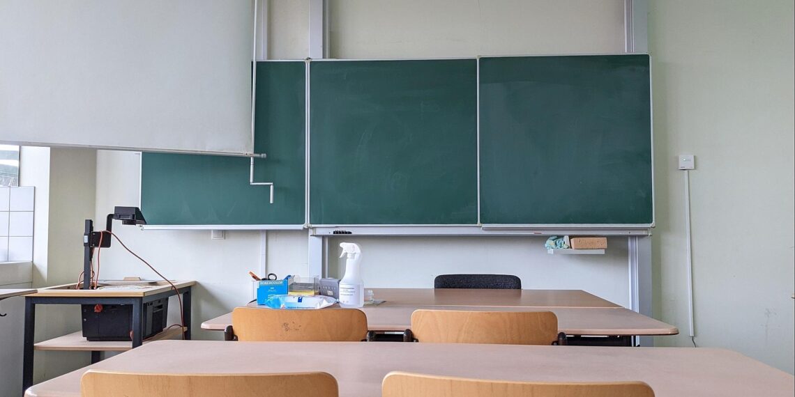 Klassenraum in einer Schule (Archiv)
