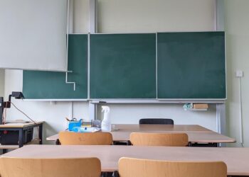 Klassenraum in einer Schule (Archiv)
