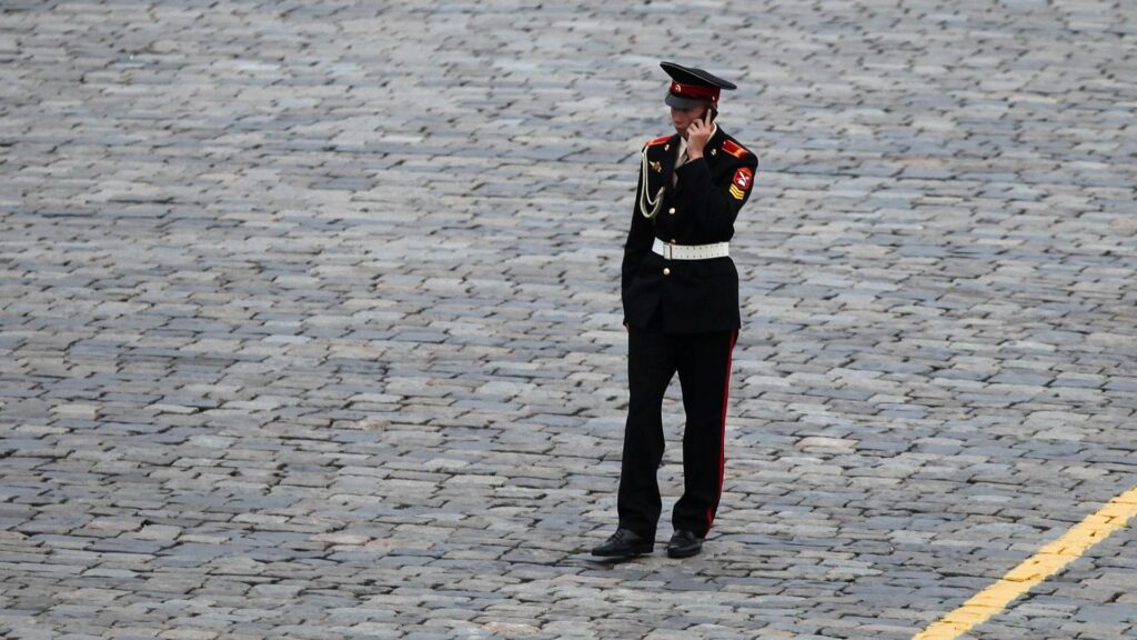 Soldat vor dem Kreml (Archiv)