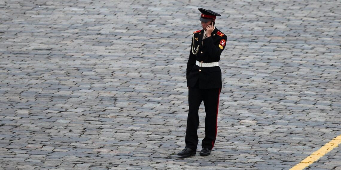Soldat vor dem Kreml (Archiv)