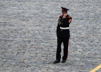 Soldat vor dem Kreml (Archiv)