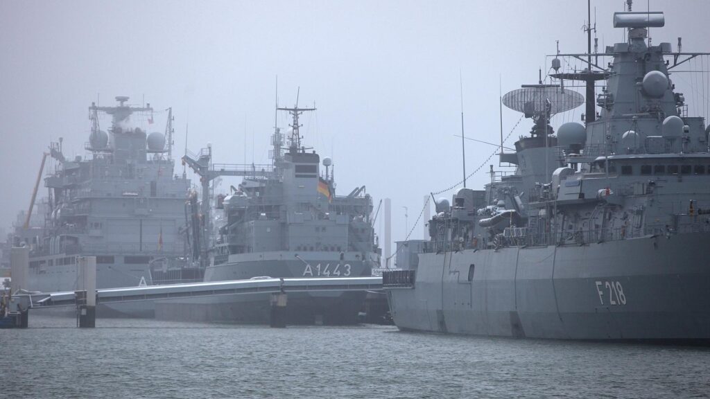 Ermittlungen nach Drohnenflügen über Marinearsenal eingeleitet 3 Deutsche Kriegsschiffe (Archiv)