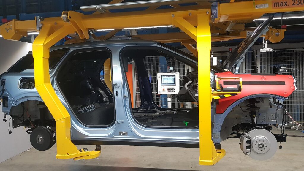 Linke fordert von VW und gesamter Autoindustrie Neustart 15 Autoproduktion (Archiv)