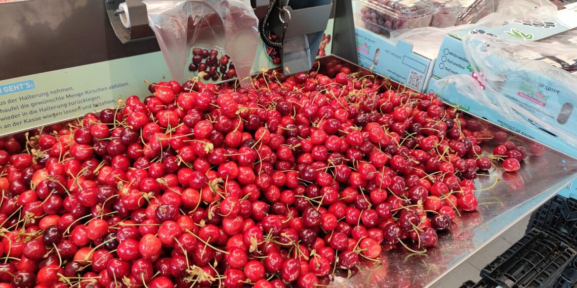 Kirschen im Supermarkt (Archiv)