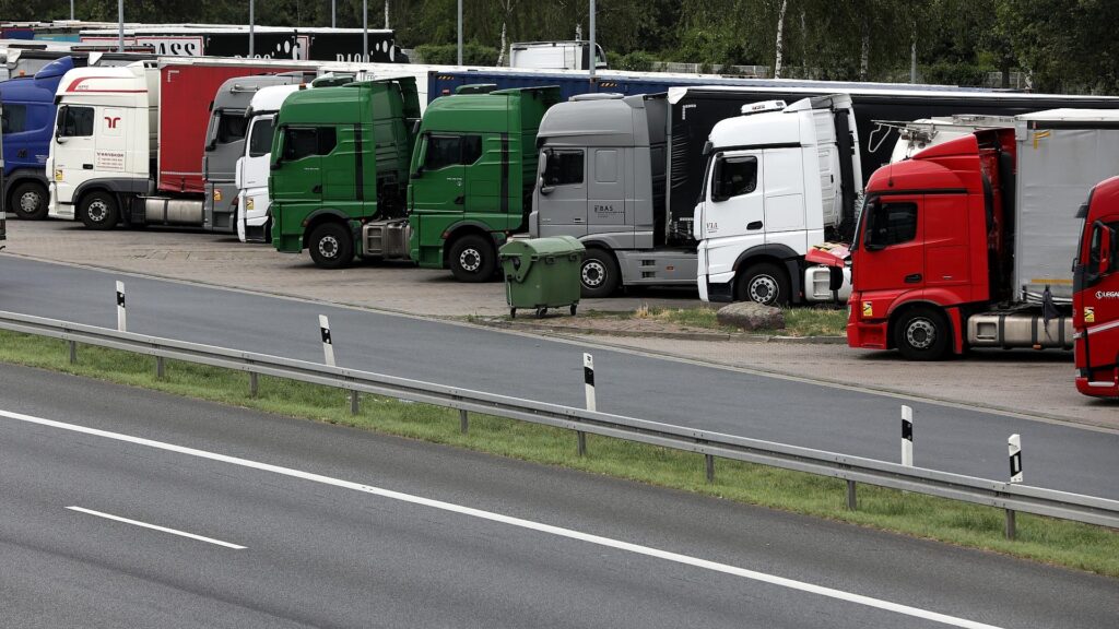 Daimler Truck will Tausende Stellen streichen 11 Lkw (Archiv)