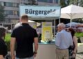 Passanten an einem Bürgergeld-Infostand (Archiv)