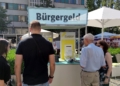 Passanten an einem Bürgergeld-Infostand (Archiv)