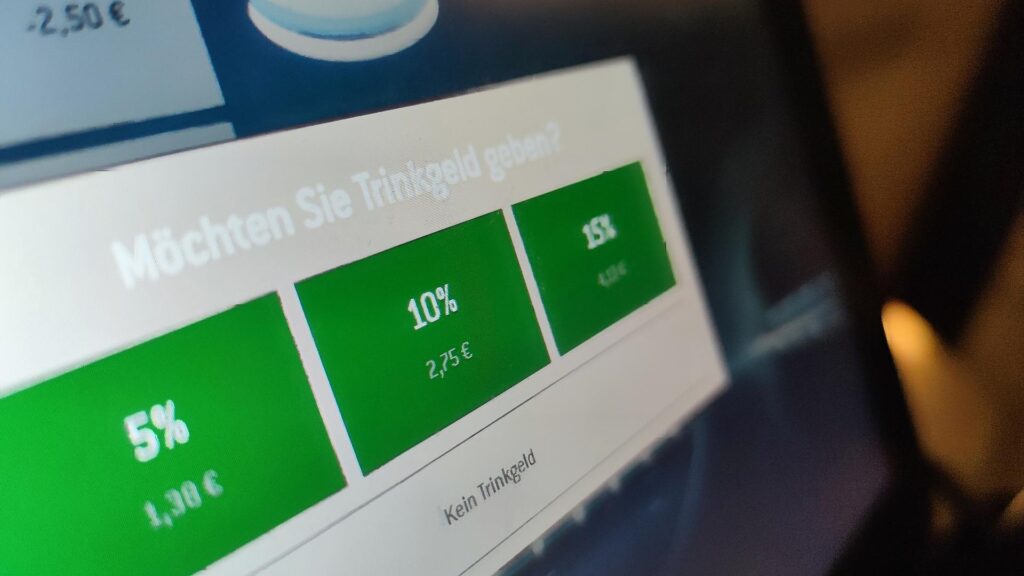 Display mit Trinkgeld-Aufforderung (Archiv)