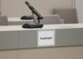 Schild mit der Aufschrift `Angeklagter` (Archiv)