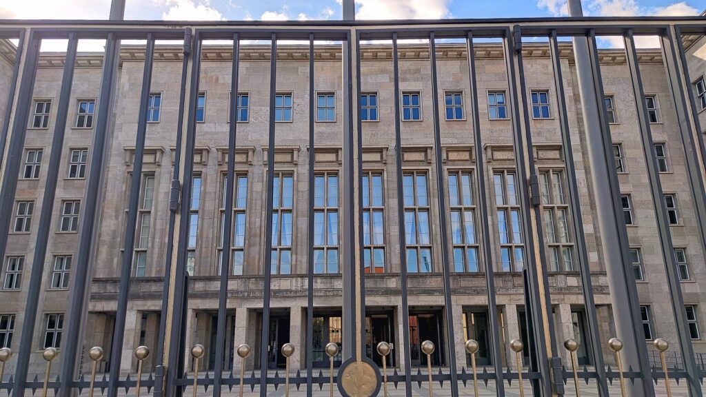 Klingbeil hält an Schutz für Ministerium durch Zöllner fest 14 Finanzministerium (Archiv)